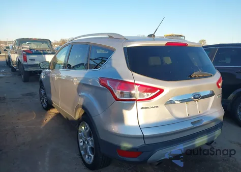 2014 Ford Escape Titanium z USA, uszkodzony, nr VIN 1FMCU9J9XEUC10703